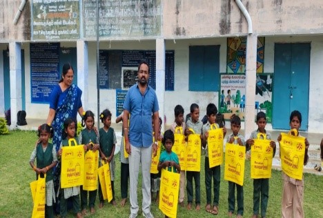 Meendum Manjappai – Yellow Bag Distribution