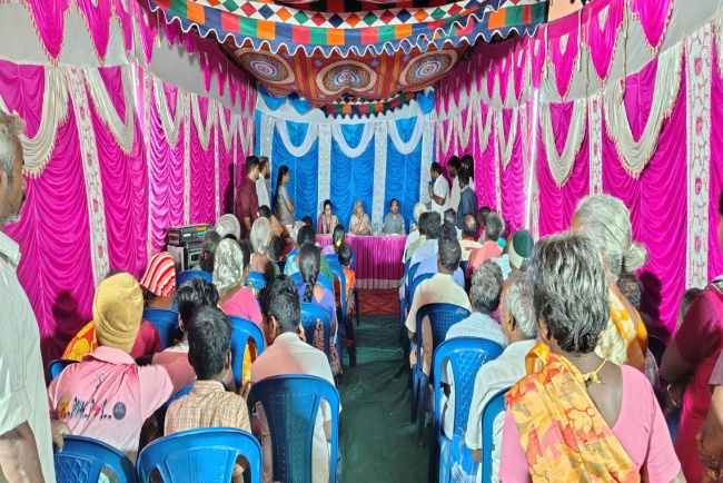 Interaction with Pottery Artisans